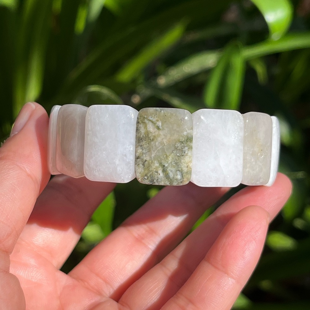 7 inches strechable Prehnite soft bangle